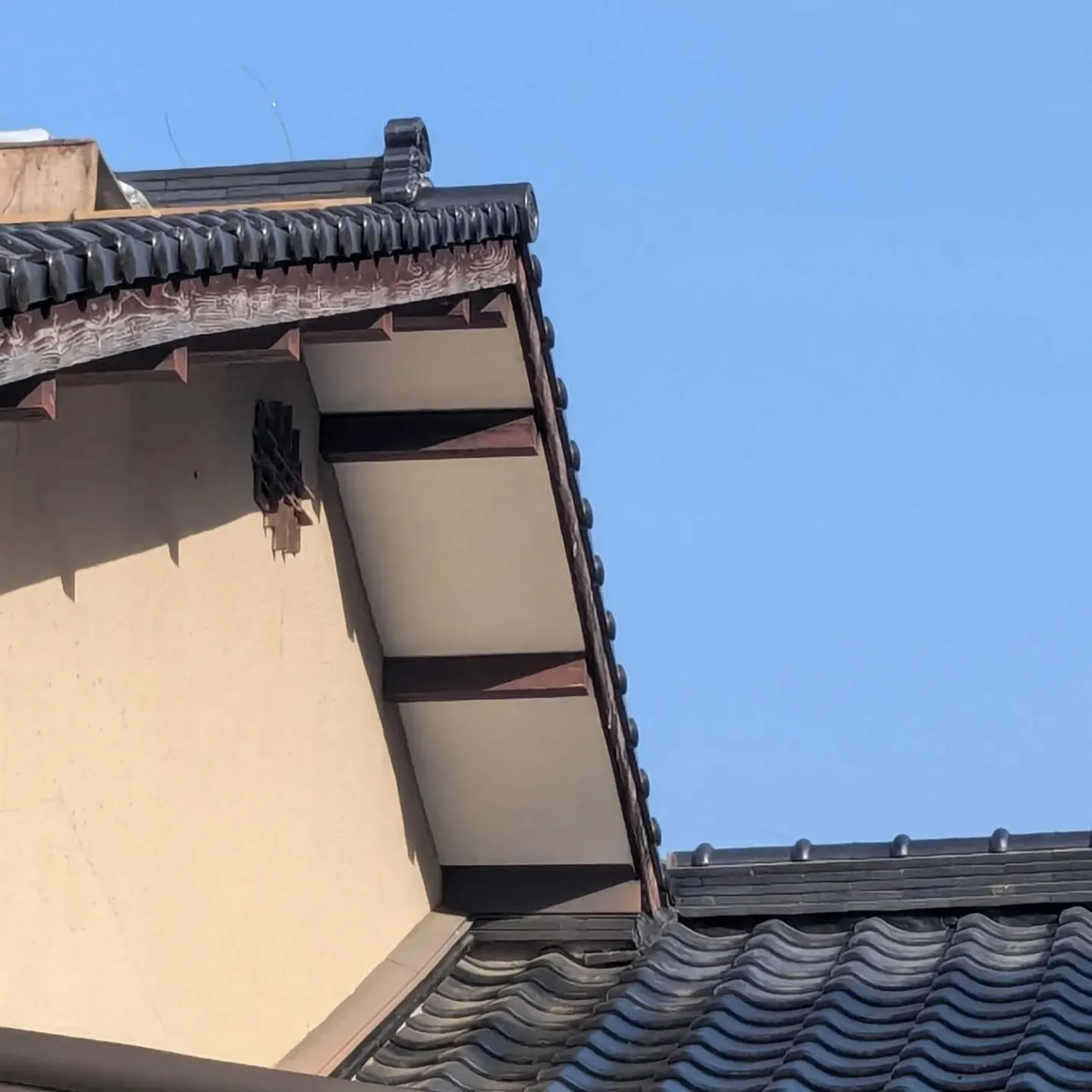 今週は門司洋瓦の下請けで東宝ホームで糸島市にお邪魔しています...