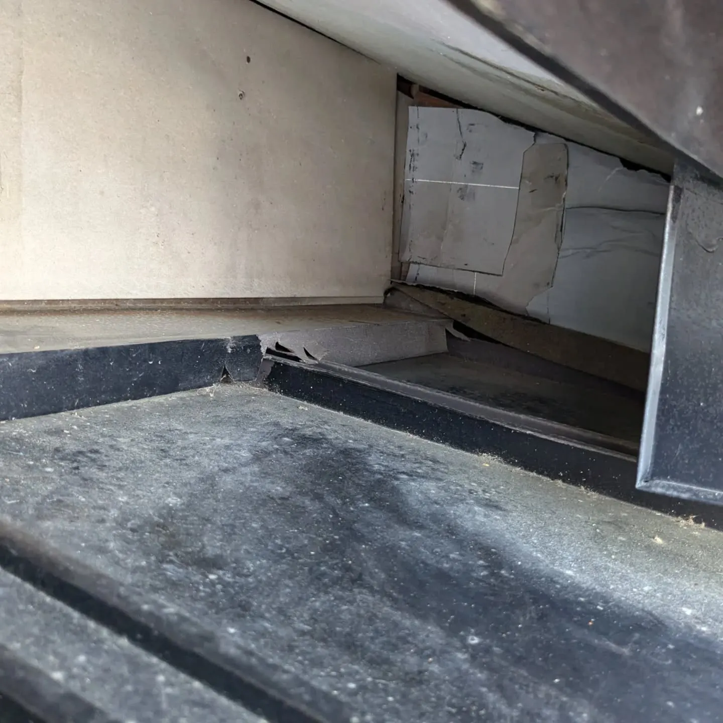ネット検索で屋根点検の御依頼を頂い直方市内のお客様宅にお邪魔...