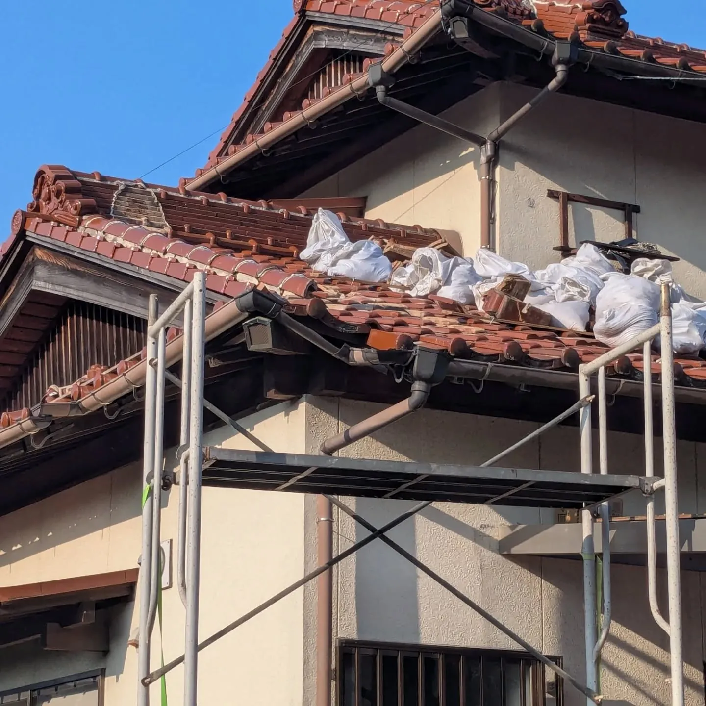 今回は高島甍で雨漏り修理の応援でした!