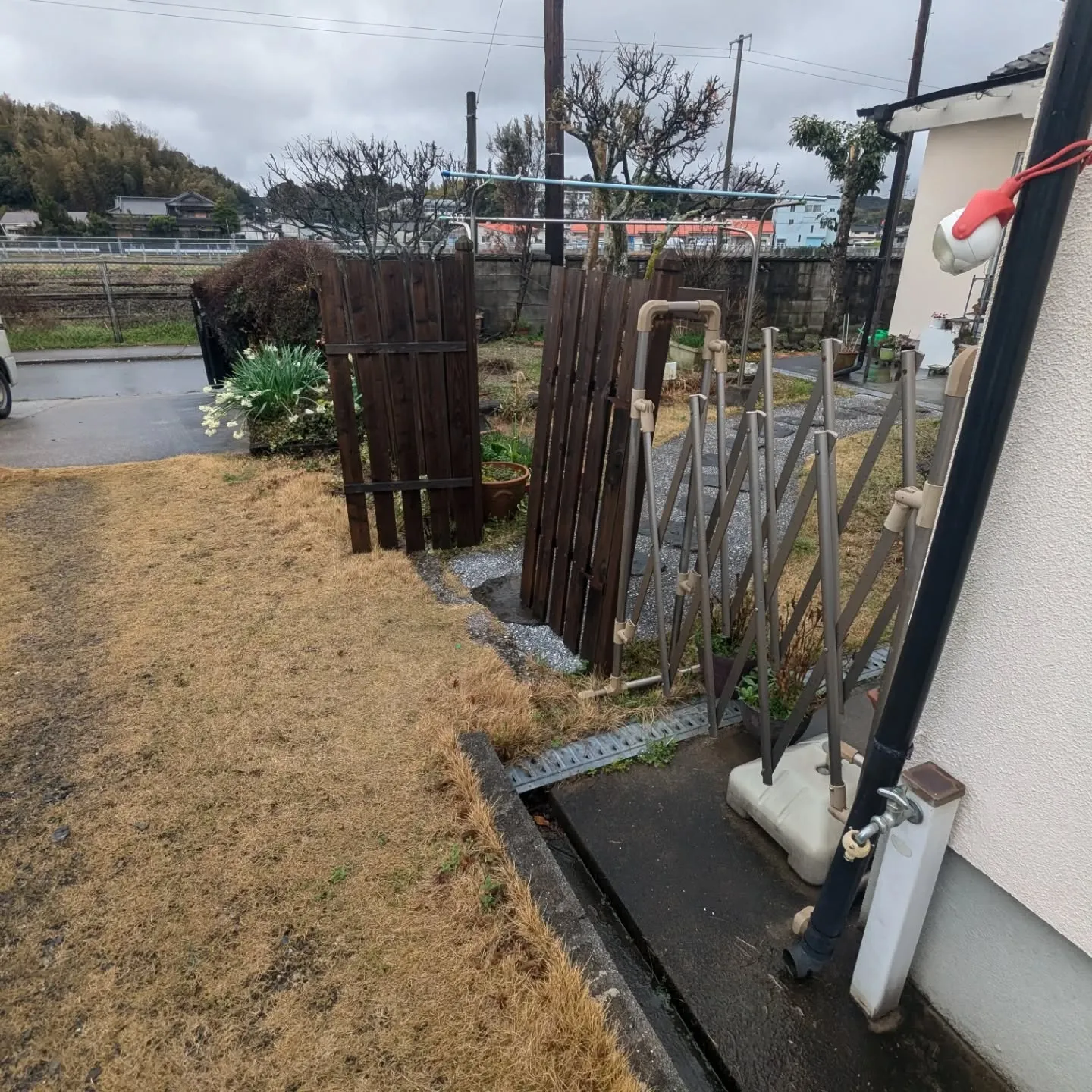 少し前にお庭のリホームのご相談を受けていたお客様の工事がほぼ...