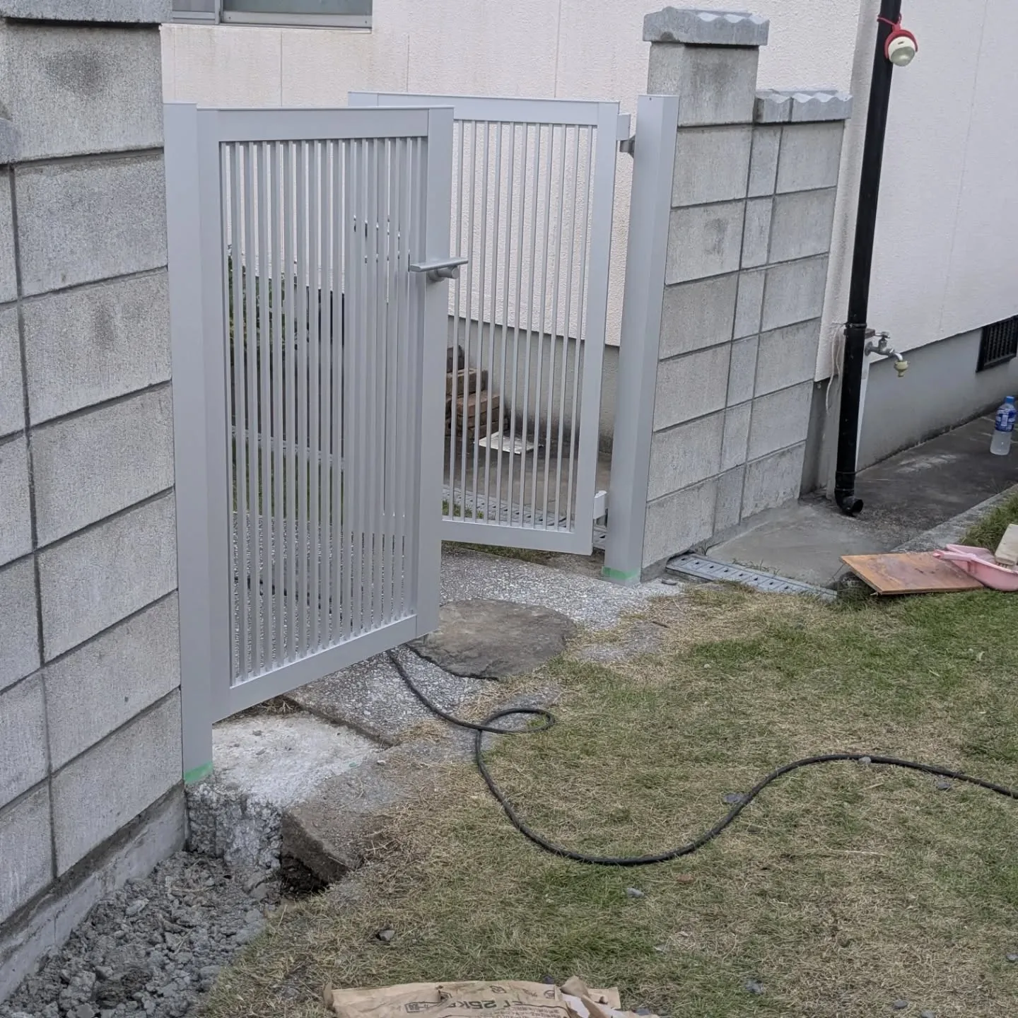 少し前にお庭のリホームのご相談を受けていたお客様の工事がほぼ...